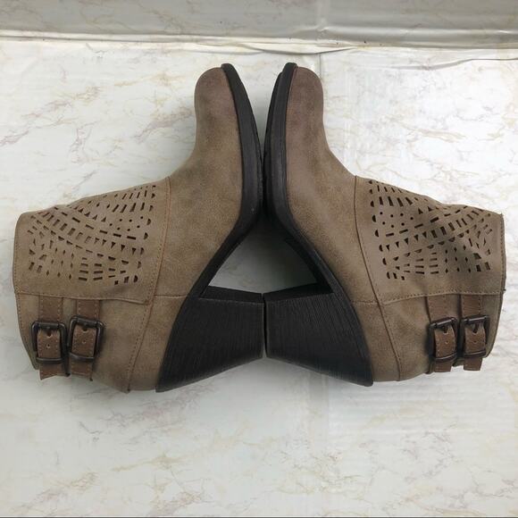 EuroSoft Heeled Ankle Boot Lasercut Shroud Western Tan with Buckles 8M - Picture 7 of 11